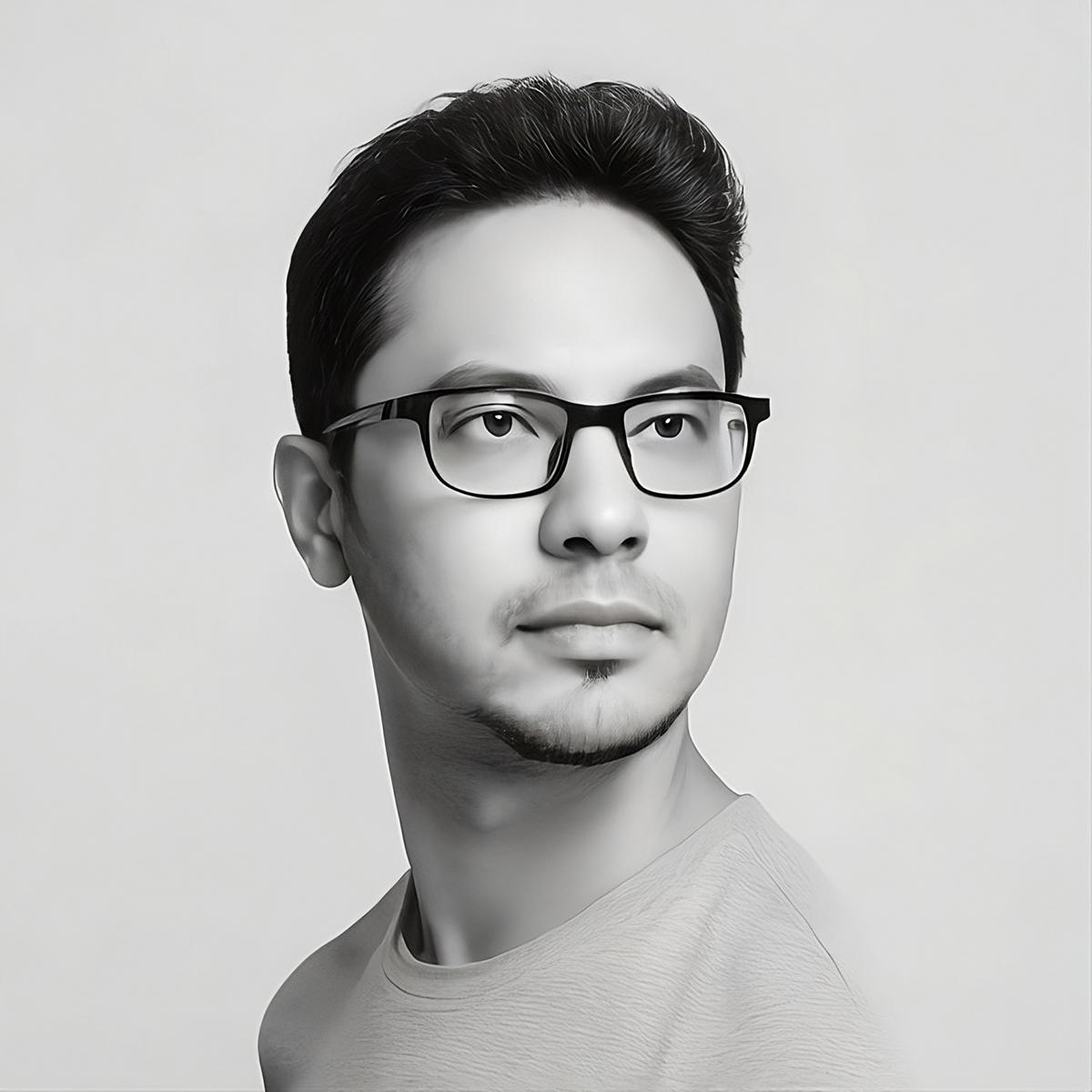 Tarique Anowar - Portrait of the Expert Full-Stack Developer based in Kolkata, West Bengal, India, with over 3 years of experience in mobile and web development, showcasing a commitment to design excellence and user-centered thinking.